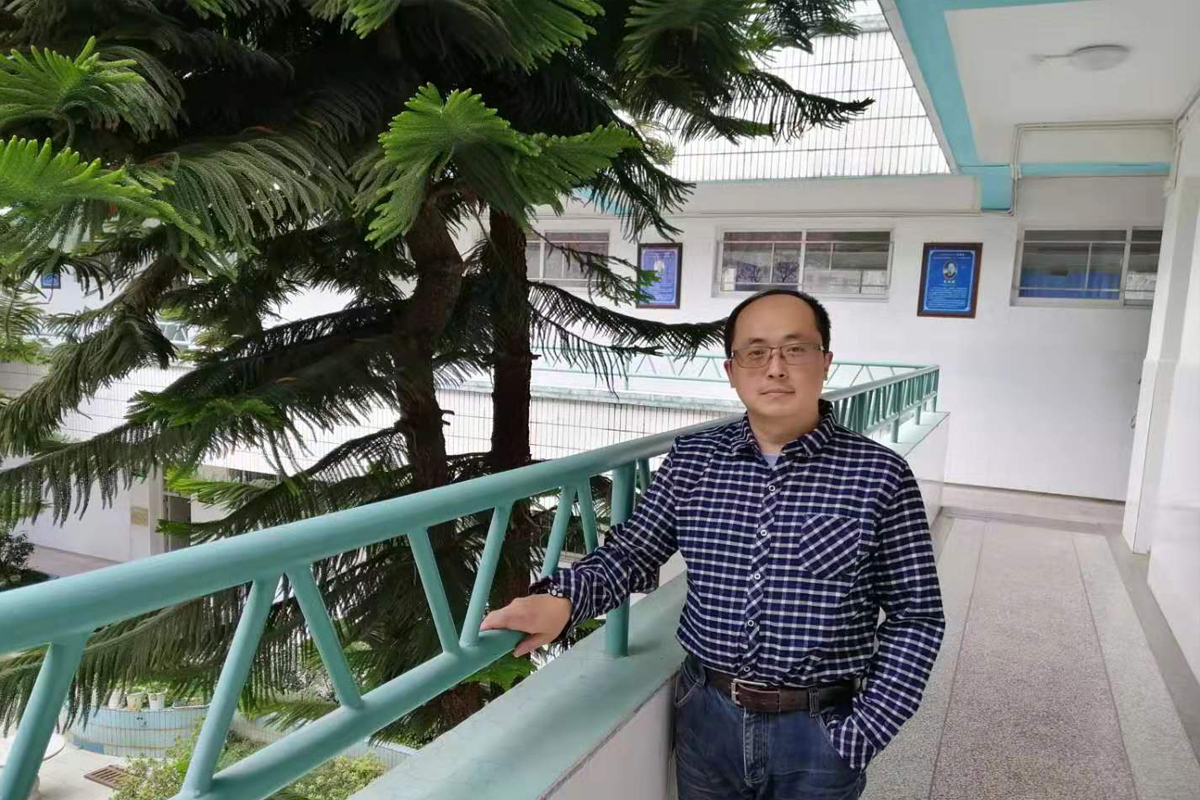 陈尔彬.jpg