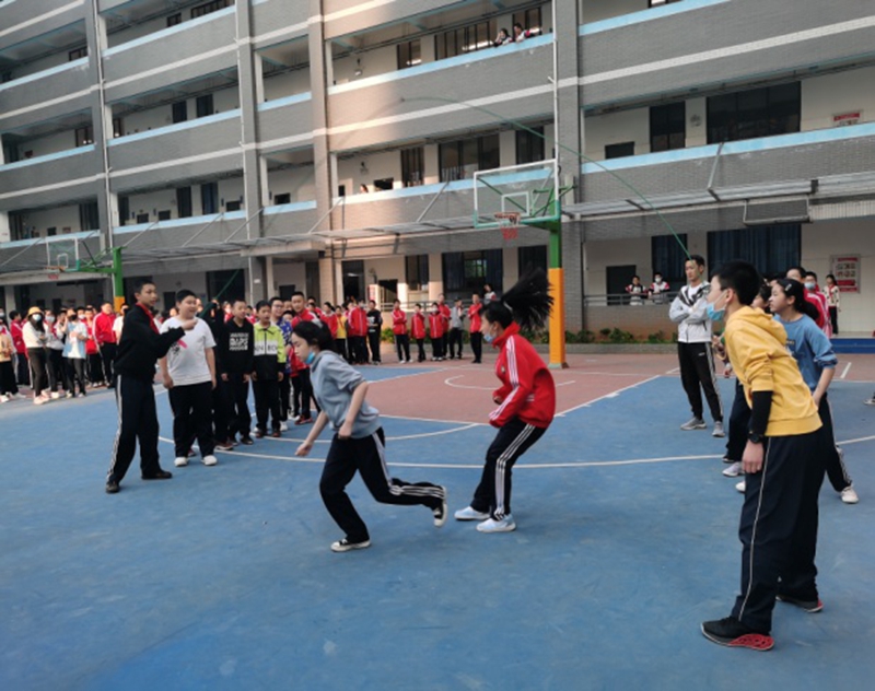 跳悦青春绳采飞扬新迎中学二部举办跳绳比赛活动