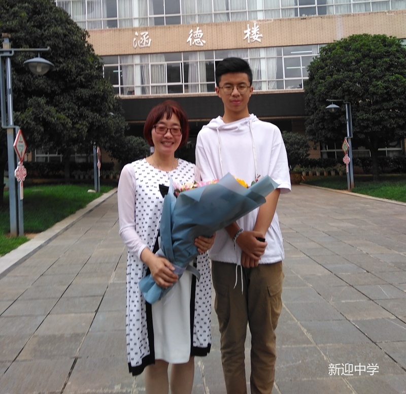 因为热爱所以付出新迎中学名优教师风采展示三范欣