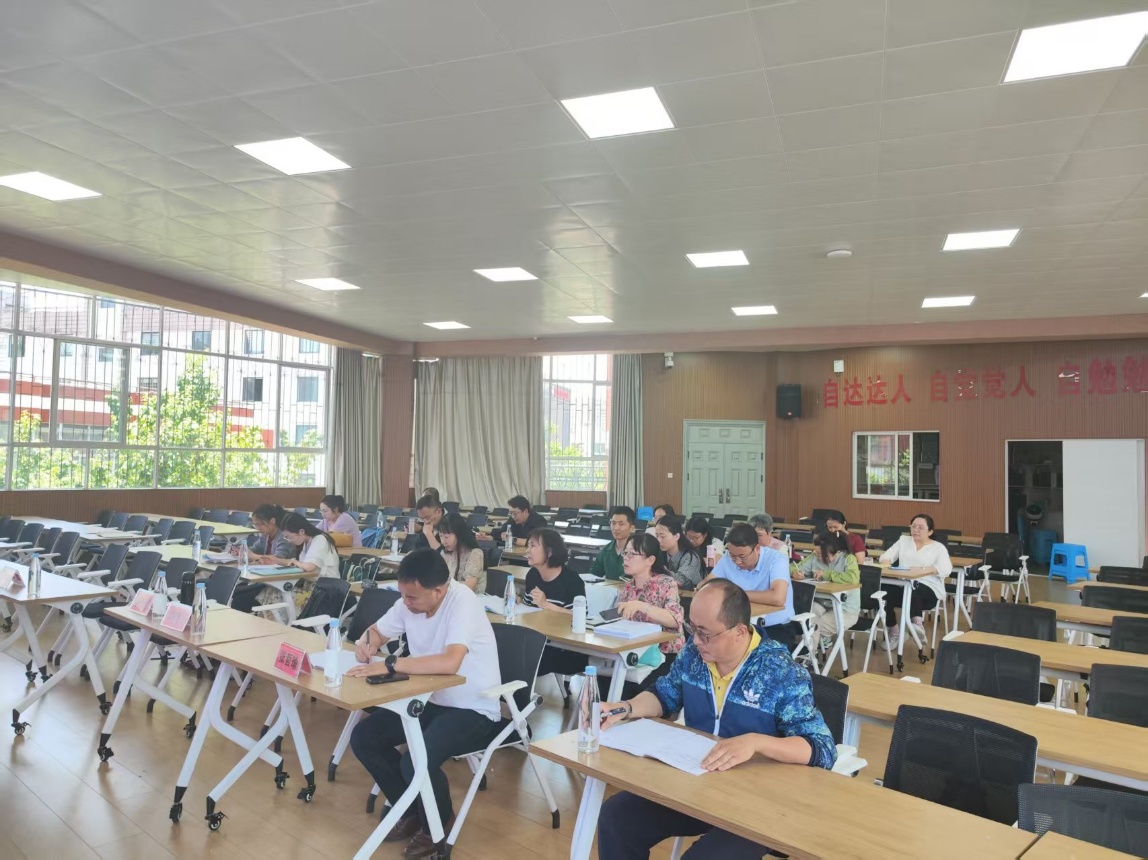 专家引领助提升 精准指导助备考  ||盘龙区教师进修学校学科专家莅临新迎中学开展听评课指导活动